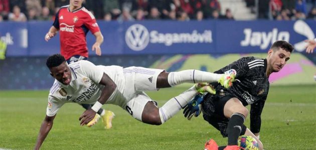 رد مفاجئ من حارس مرمى أوساسونا بعد سؤاله عن سلوك فينيسيوس