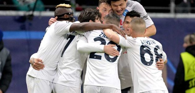 نابولي يُدمر فرانكفورت في أبطال أوروبا