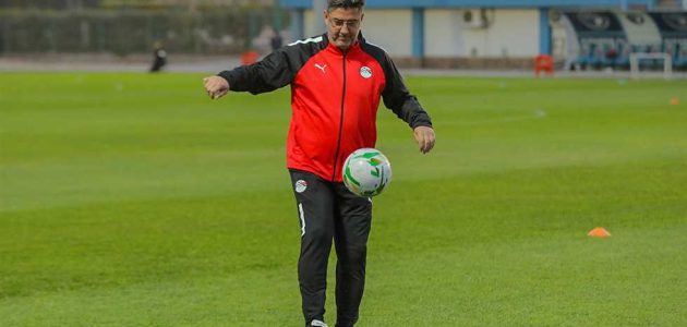 حازم إمام: فيتوريا وميكالي يؤمنان باللاعب المصري أكثر من مصريين كُثر على مواقع التواصل